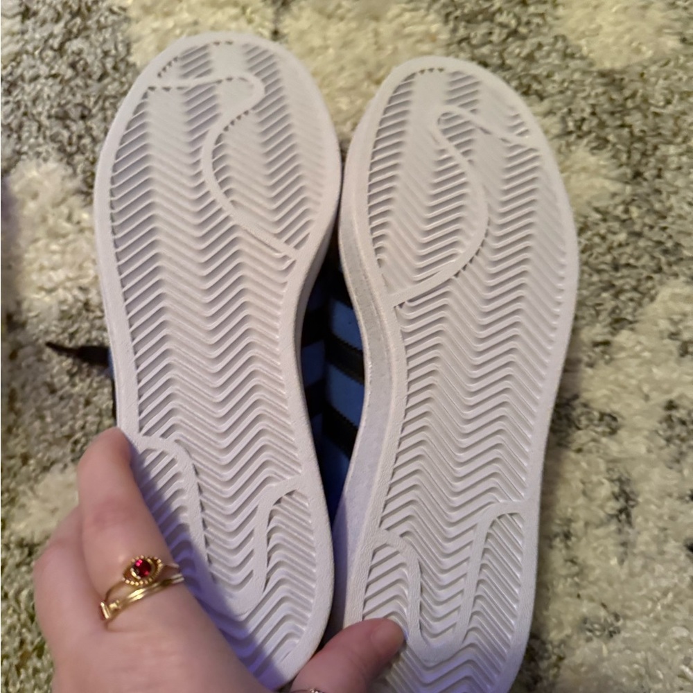 New Adidas Superstar unisex sneakers size US7 - Picture 2 of 3